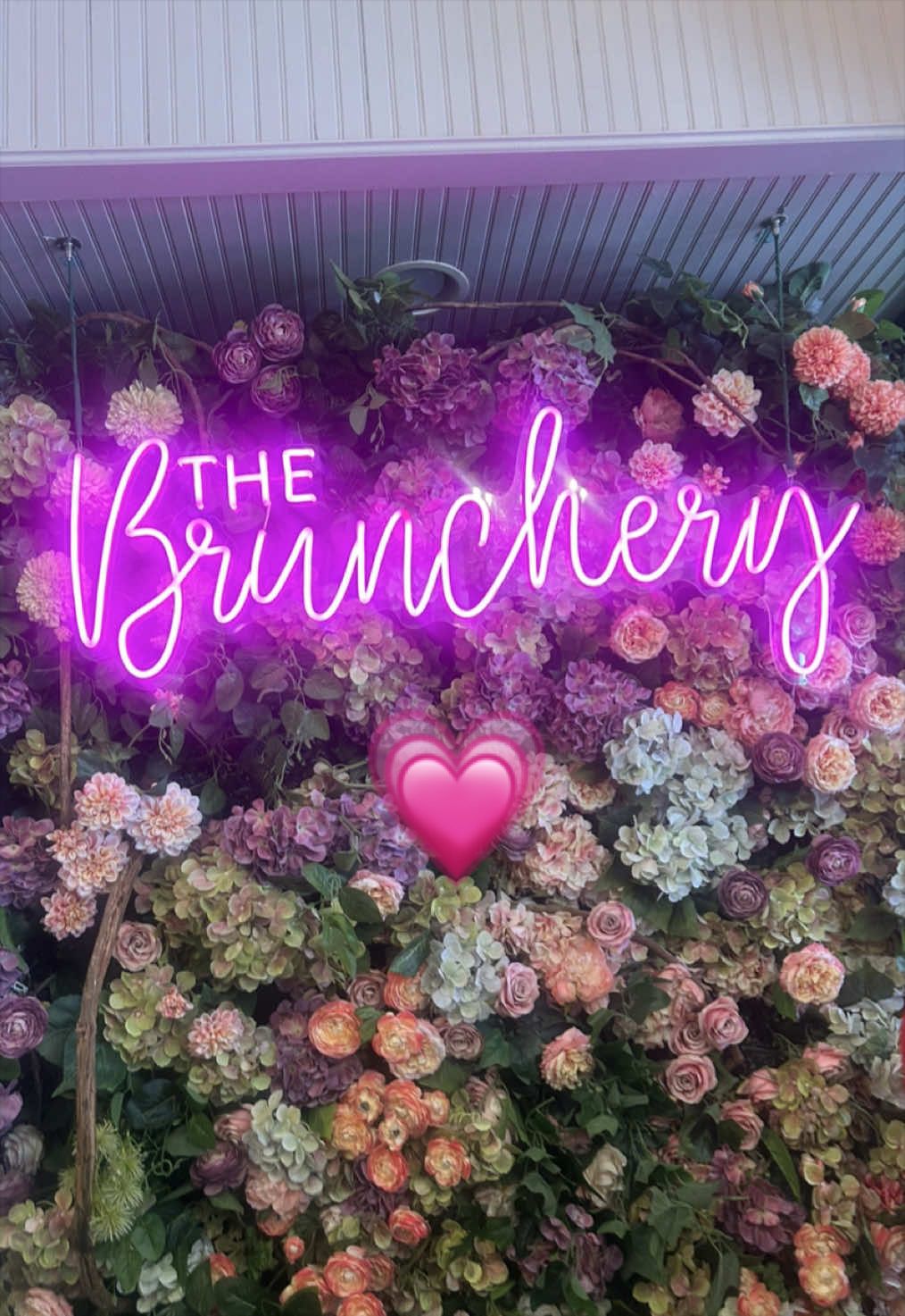 Chicago Brunch Spot Offers Chicken And Waffles