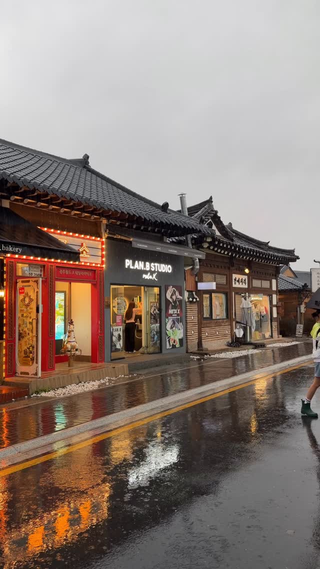 Gyeongju: Historic Sites, Parks, and Shopping Street
