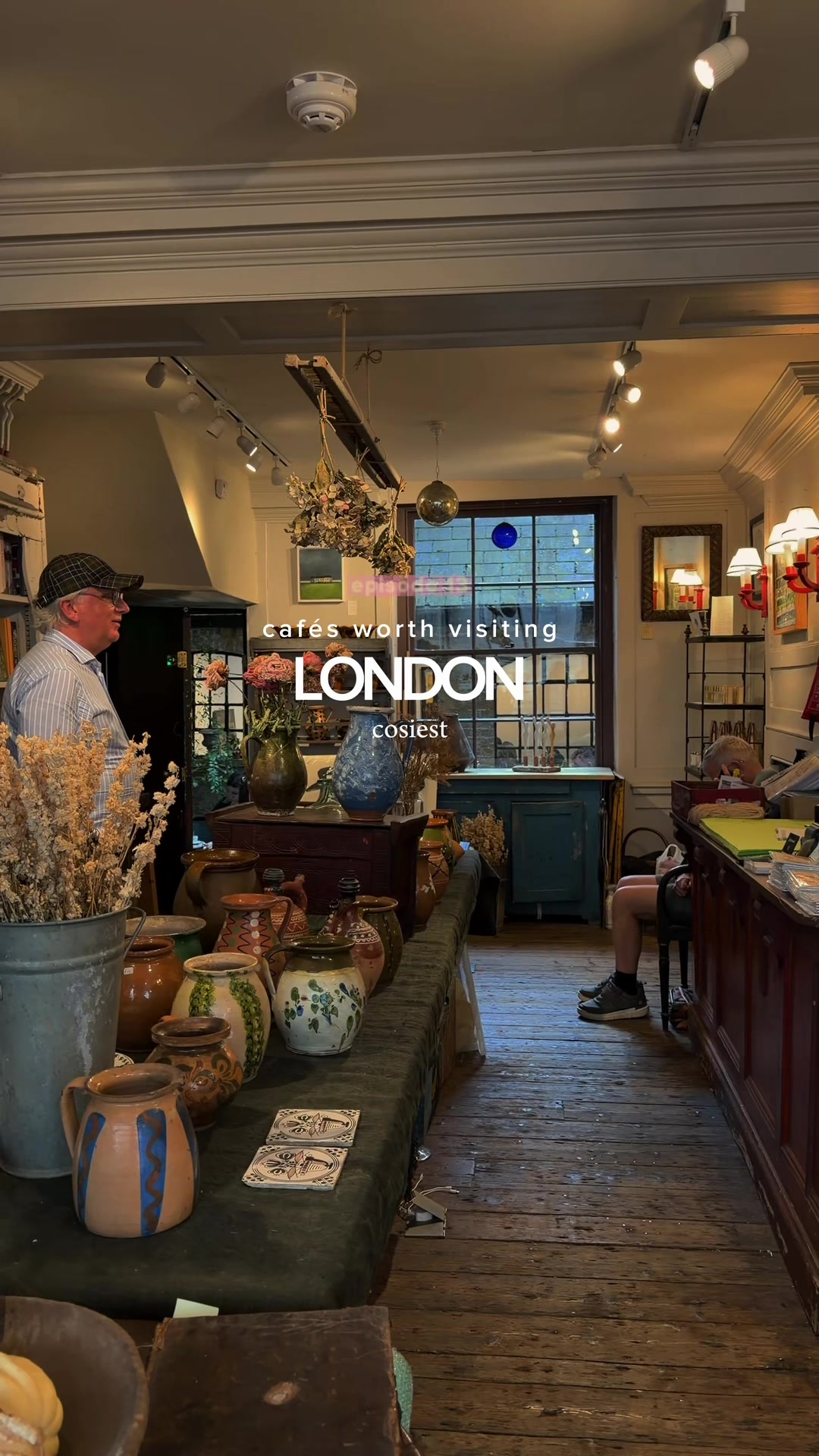 Cozy London Cafe In Historic Town House