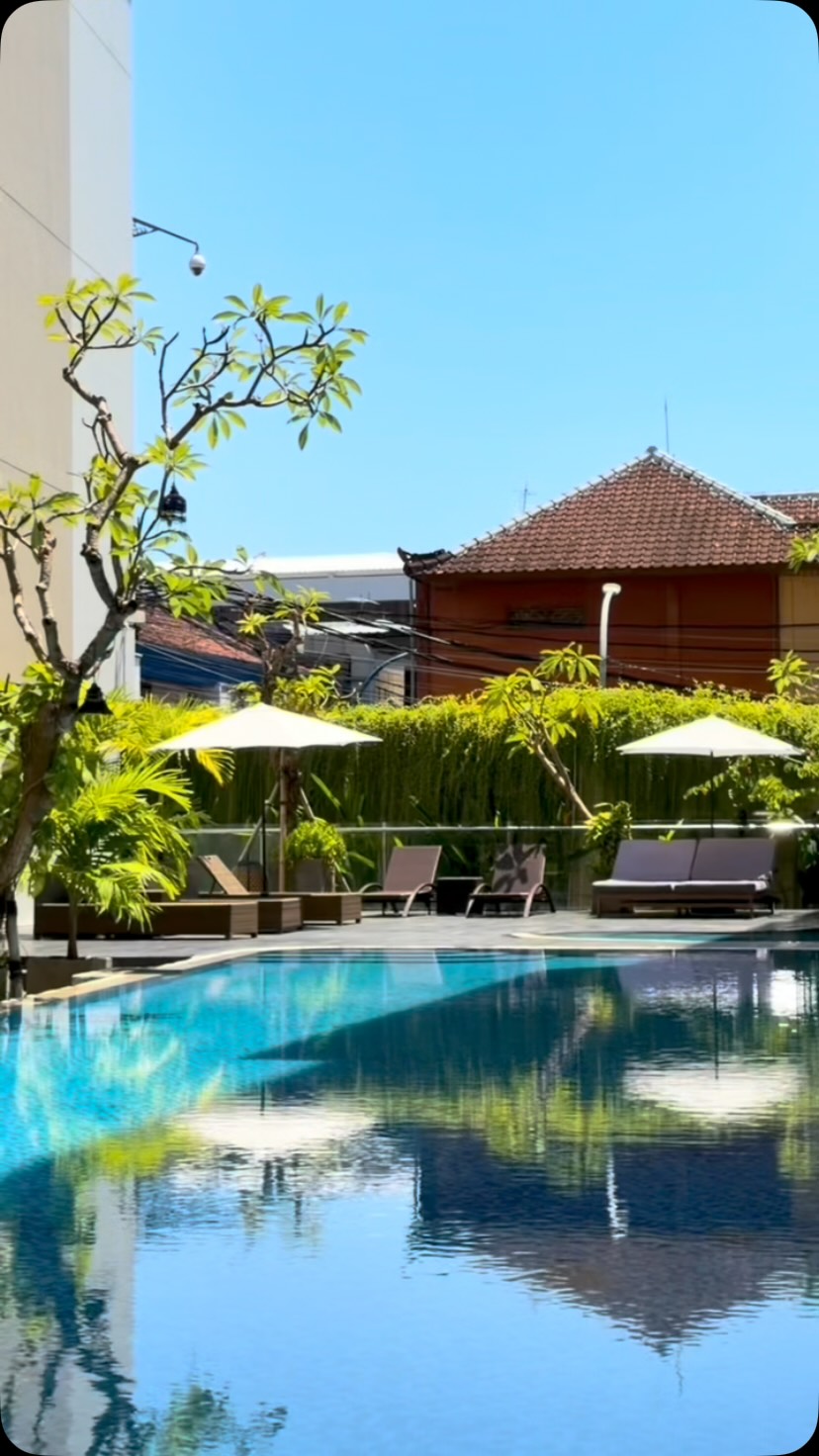 Harper Kuta Bali: Pool, Dining, and Ambiance