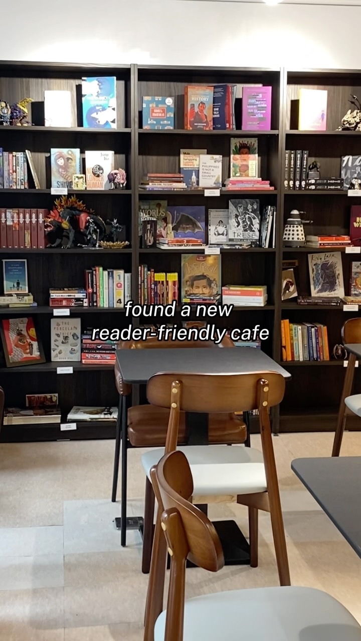 Reader-Friendly Cafe With Large Book Collection