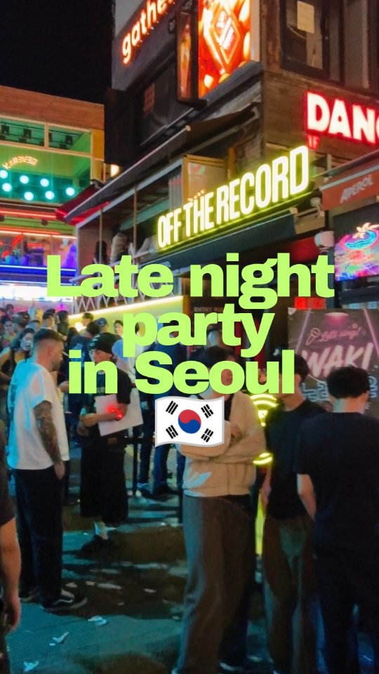 Seoul Nightlife: Itaewon's Saturday Midnight Revelry