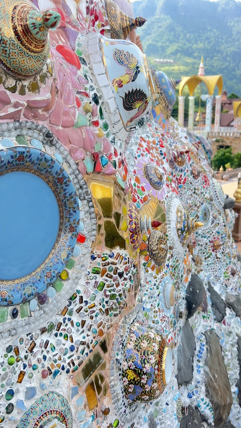 Wat Phra That Pha Son Kaew: Thai Temple's Artistic Grandeur