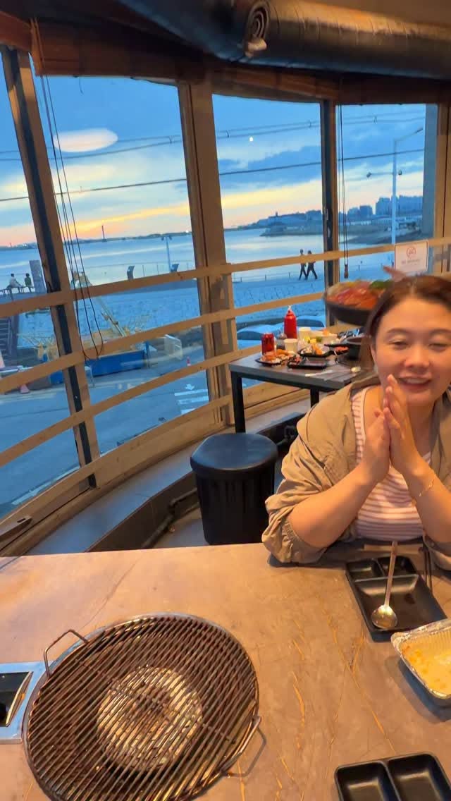 Ocean View Restaurant Features Mountain Of Steamed Crabs