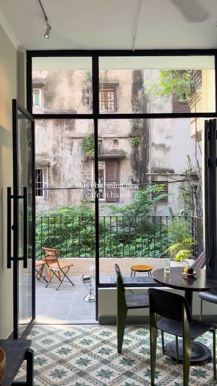 Hanoi Cafe With Old-Style Terrace Architecture