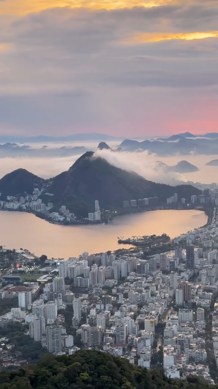 Rio de Janeiro Sunrise Hike Through Favela