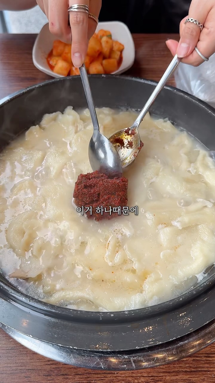 Yeouido Restaurant Serves Boiled Pork Hot Pot