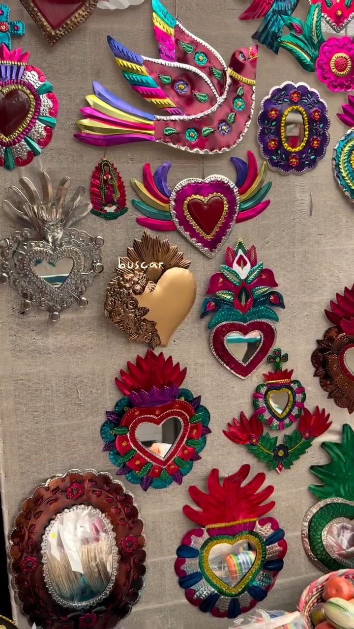 Mexico City Artisan Market Offers Unique Home Decor