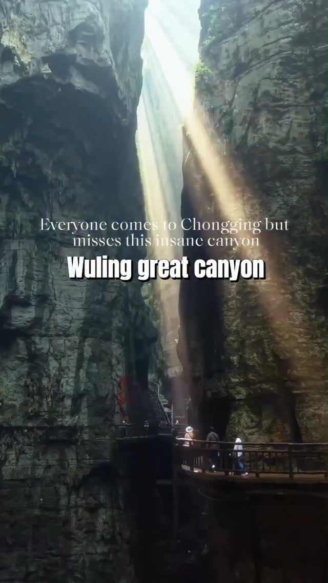 Chongqing's Wuling Canyon Offers Stunning Vistas