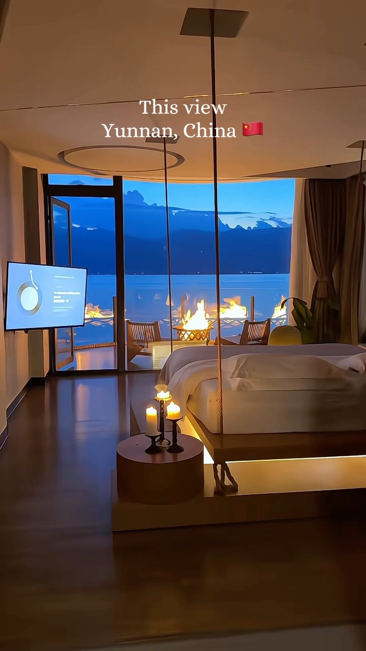 Hotels With Swinging Beds and Lake Views