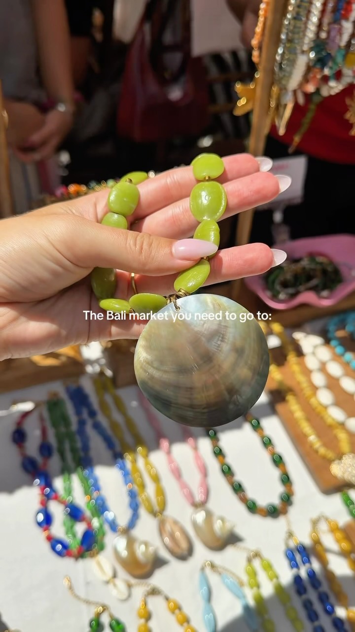 Bali Market Highlights Jewelry, Clothing, and Bags