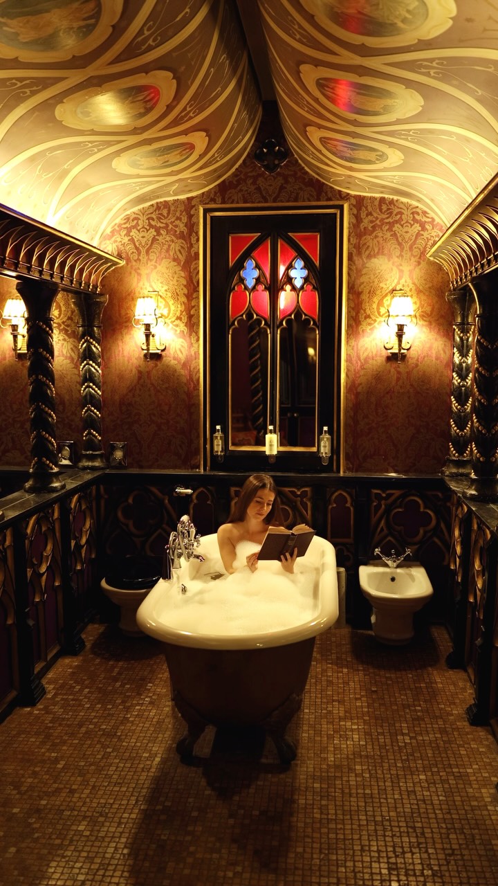 Edinburgh Hotel Offers Luxurious Rooms and Dining