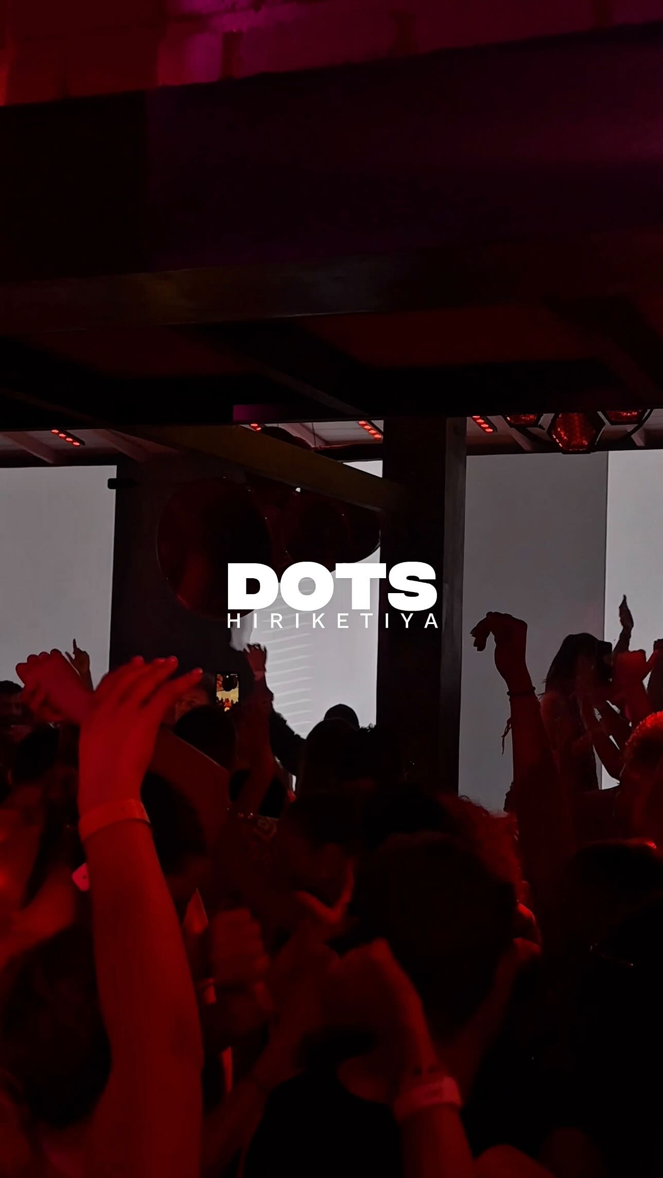 Dots Bay House: Daytime Restaurant to Nighttime Club