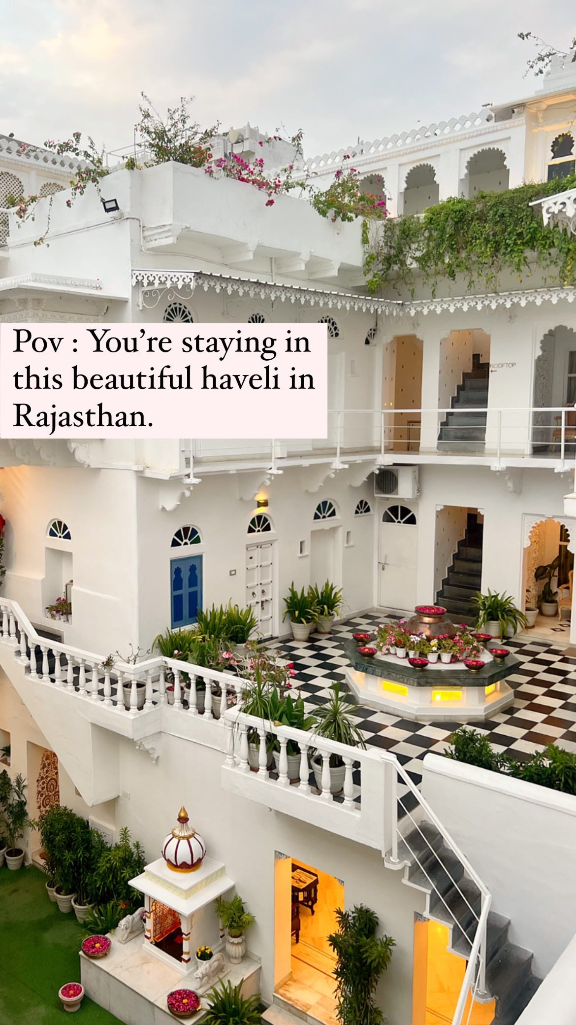 Palace Hotel Offers Lake Views in Udaipur