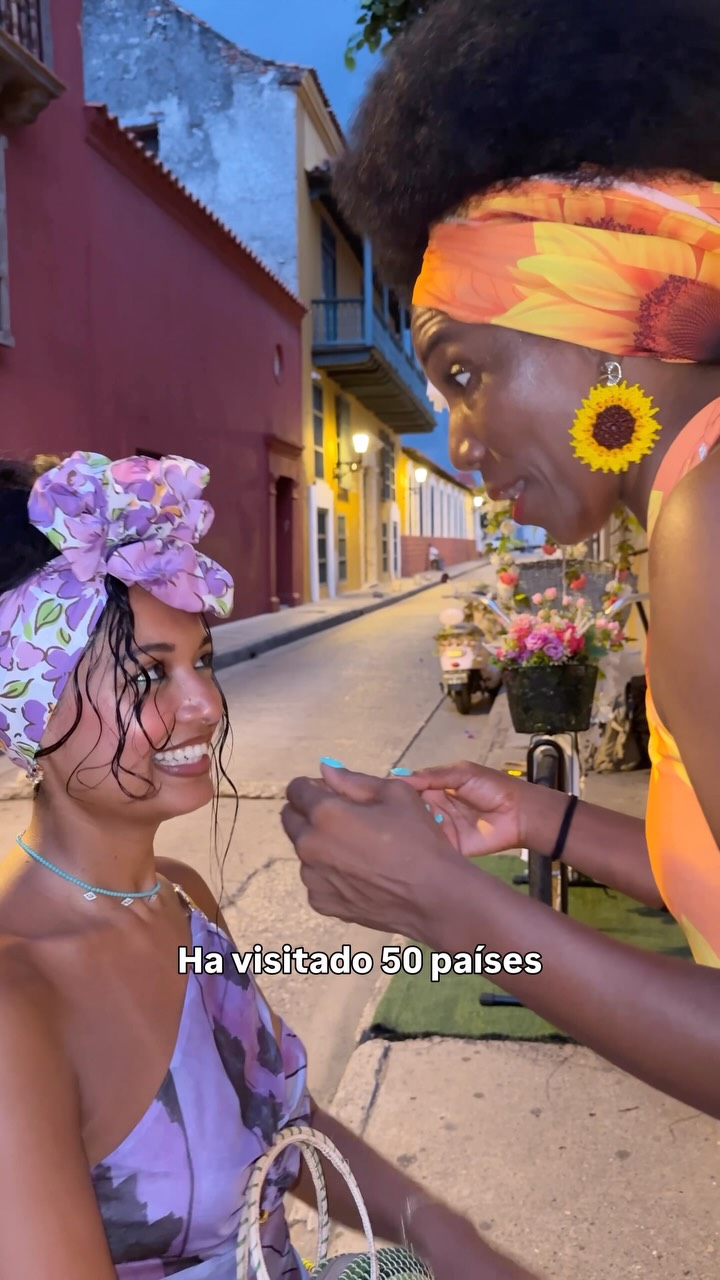 Cartagena Woman's Hair Styled by Ros Coronandoando