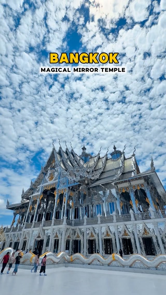 Wat Paknam Phasi Charoen: Bangkok's Magical Mirror Temple