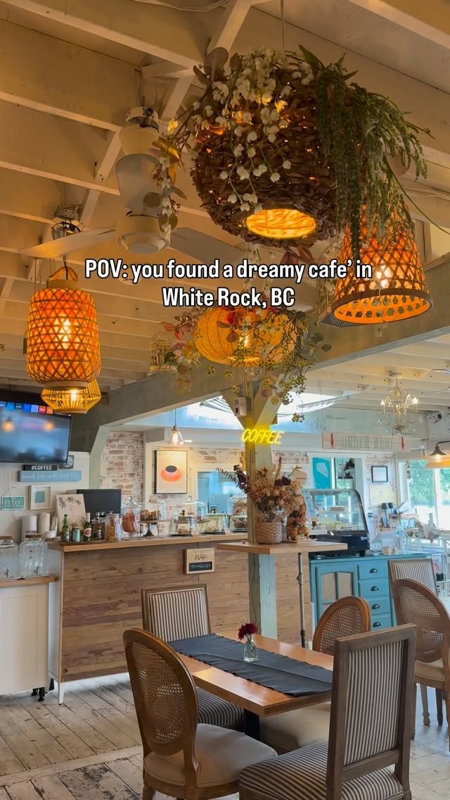 Dreamy Beachfront Cafe For Relaxed Afternoons