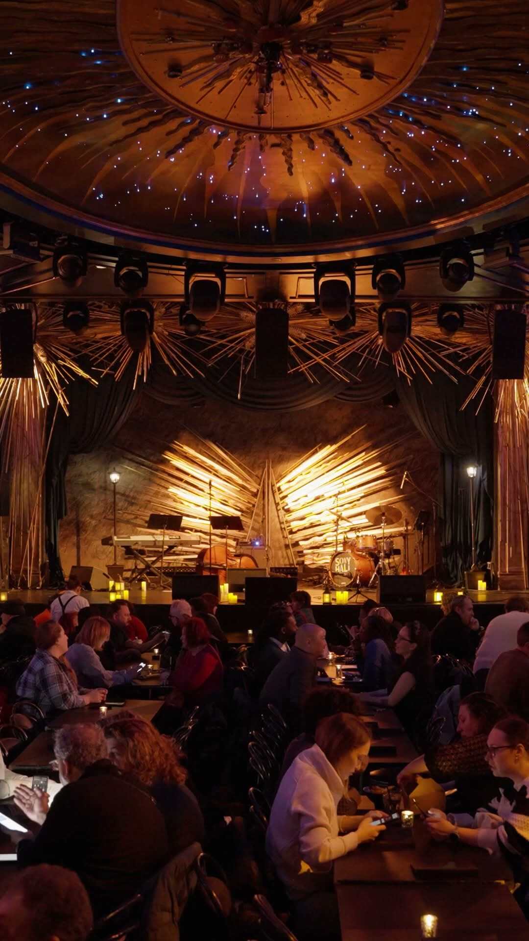 Jazz Club Evokes 1920s Atmosphere