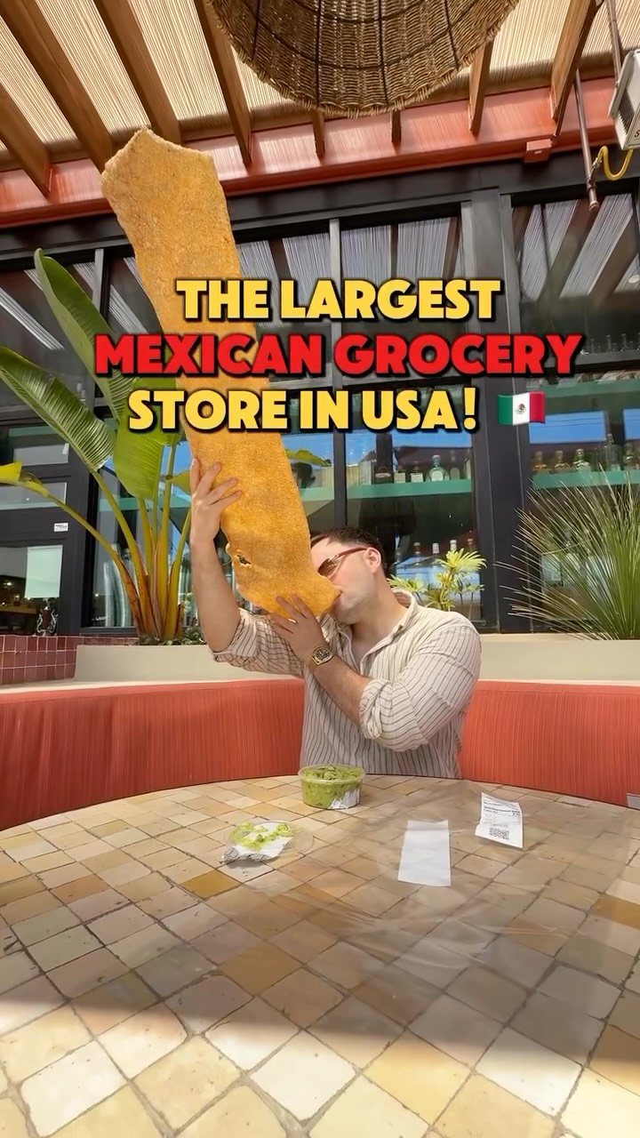 Mexican Marketplace Features Diverse Food Stalls