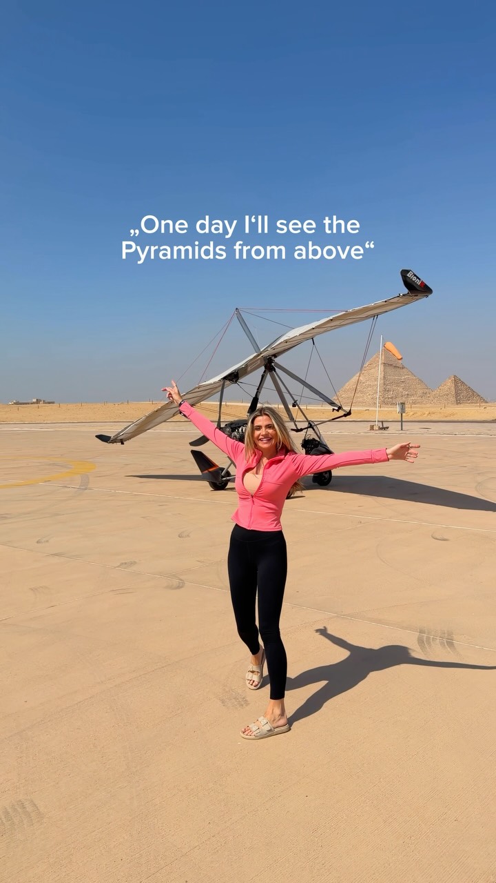 Woman Flies Above Giza Pyramids In Microflight