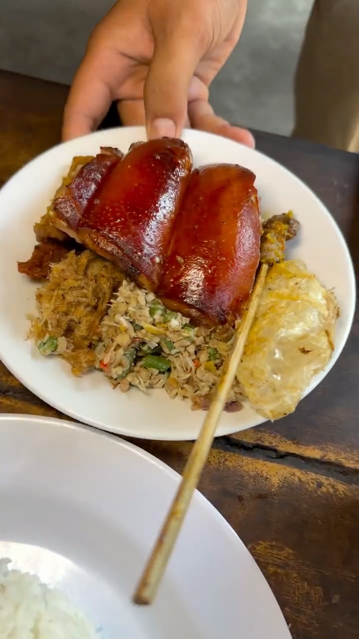Samsamsur: Bali's Hidden Gem for Roast Pork
