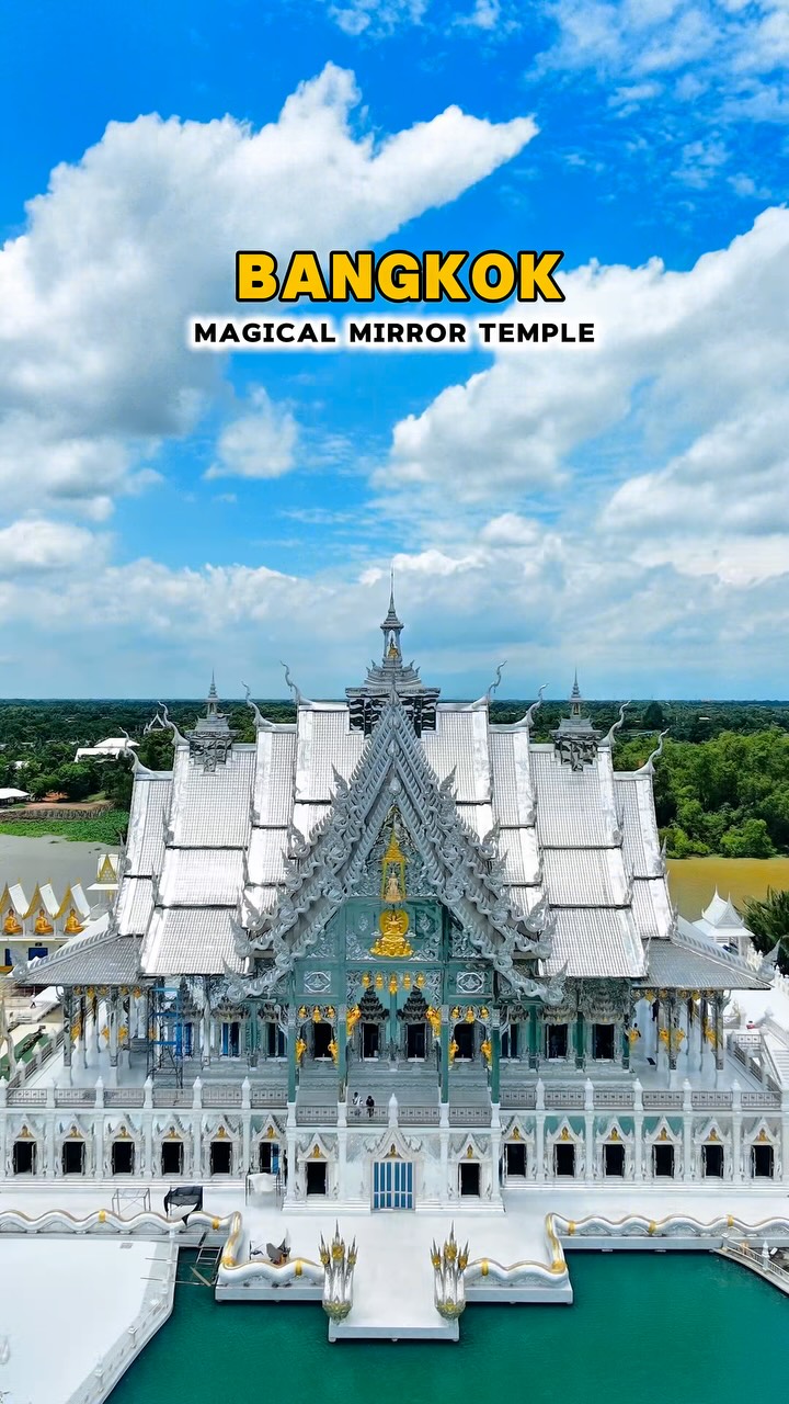 Bangkok's Wat Phra Chetuphon Temple Offers Magical Views