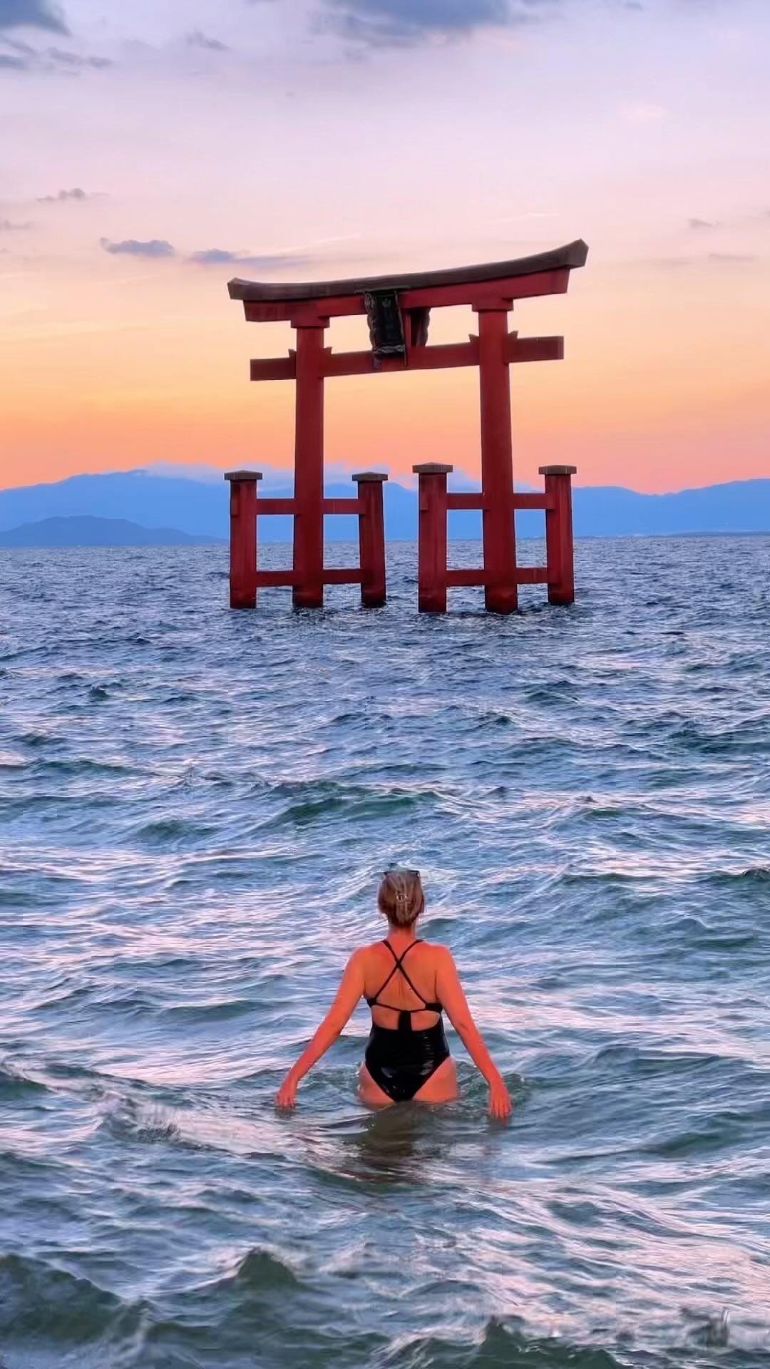 Shrines and Lakes With Floating Gates