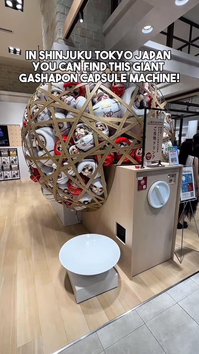 Daruma Doll Vending Machine Dispenses Regional Drinks