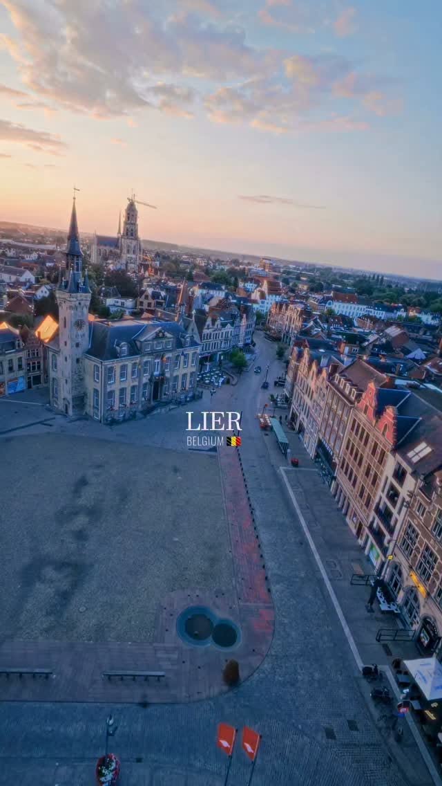 Lier's Sint-Gummaruskerk and Town Hall
