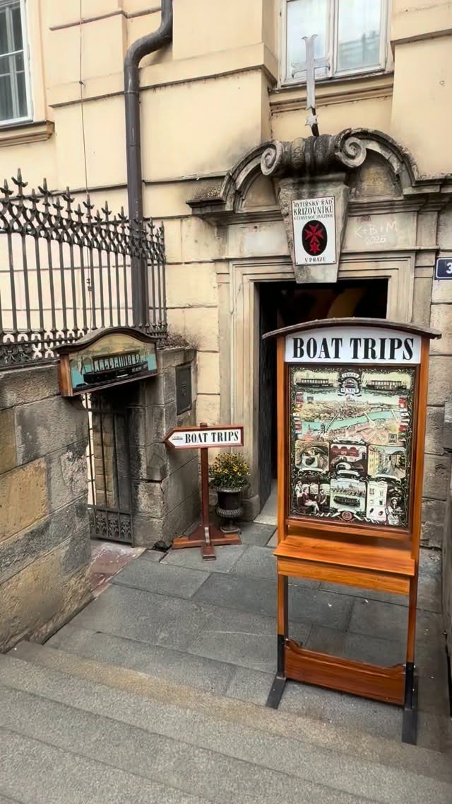 Prague Boat Trip and Charles Bridge Museum Tour