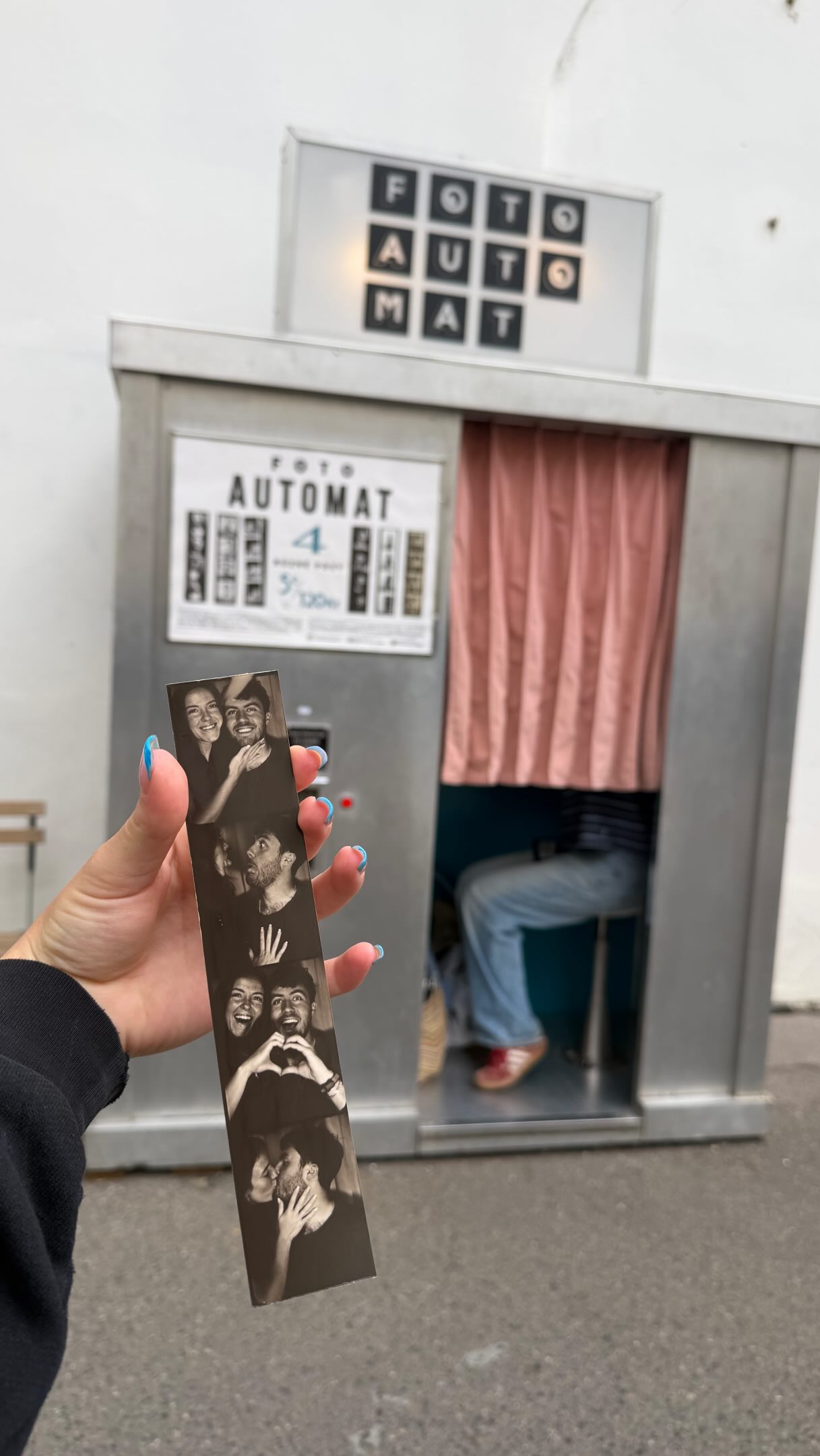 Fotoautomat Prague's Vintage Photo Booth Experience