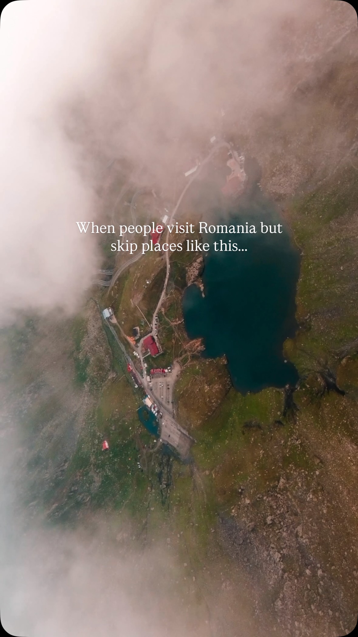 Romanian Mountains and Lakes Showcase Natural Beauty