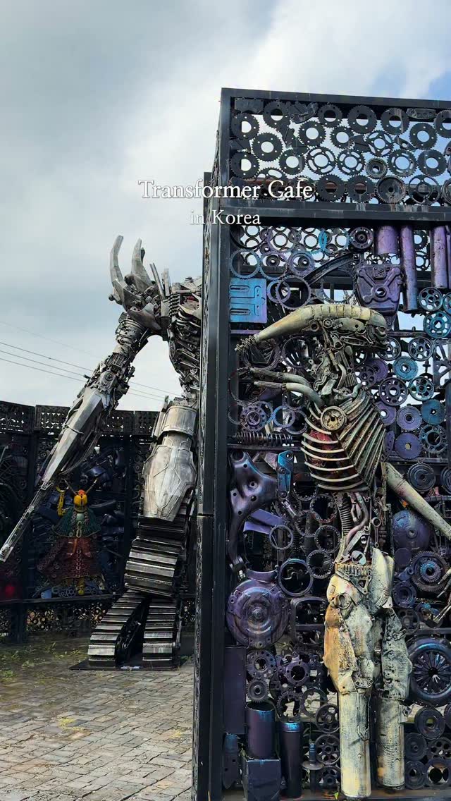 Recycled Art Robots Adorn South Korean Cafe