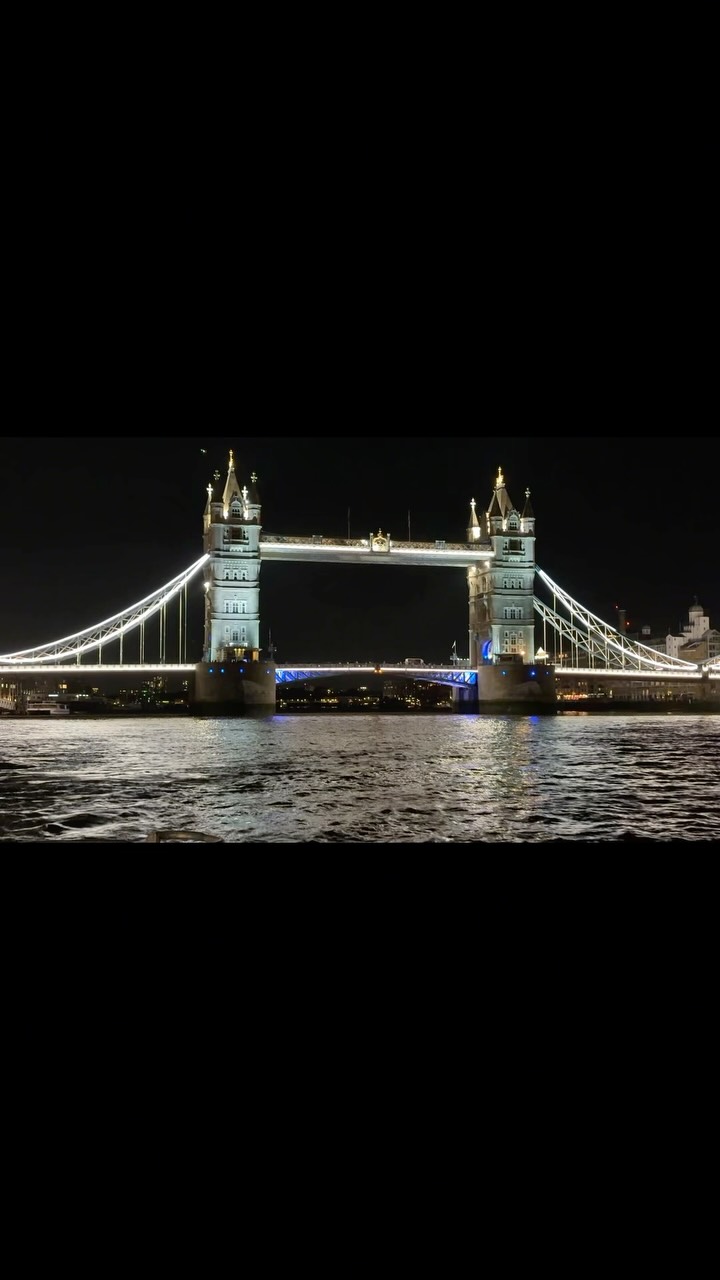 London's Iconic Landmarks Illuminated at Night