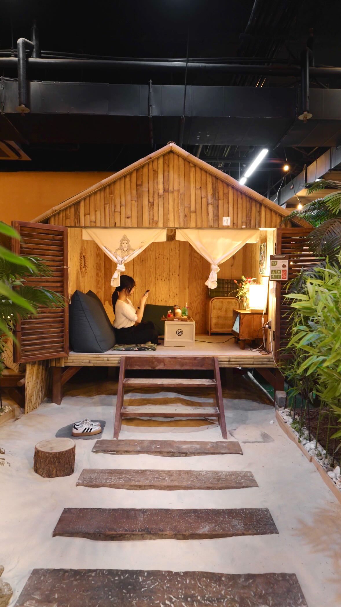 Hongdae Cafe: Bungalow Tents, Retro Games, and Art