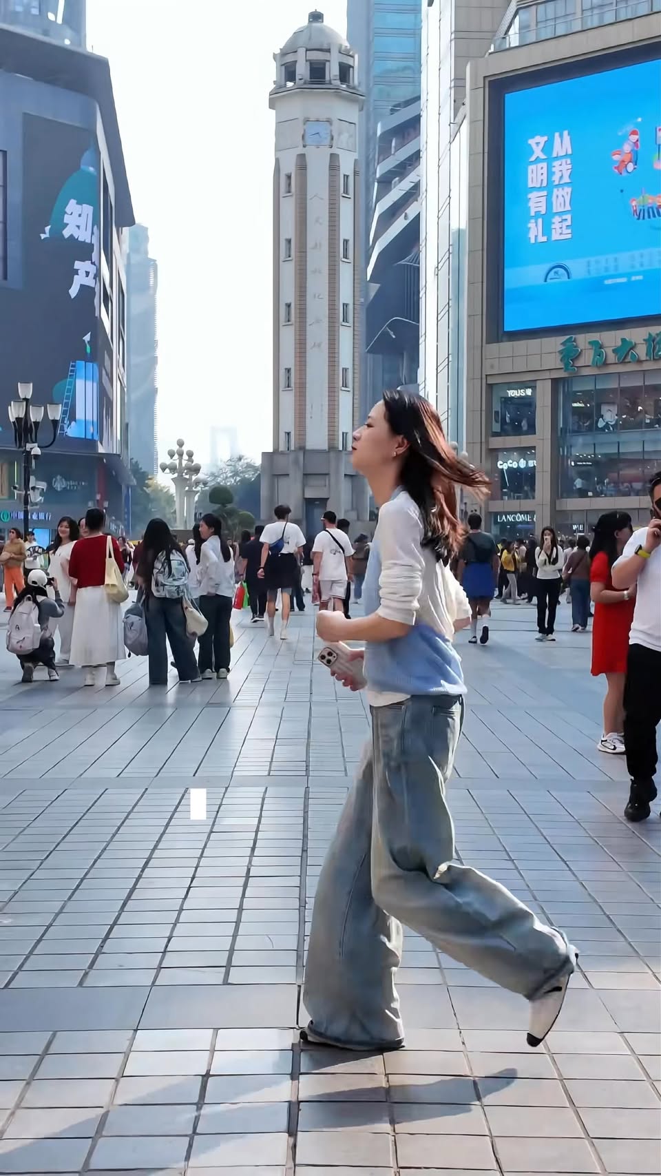 Chongqing's Jiefangbei Area: Attractions And Views