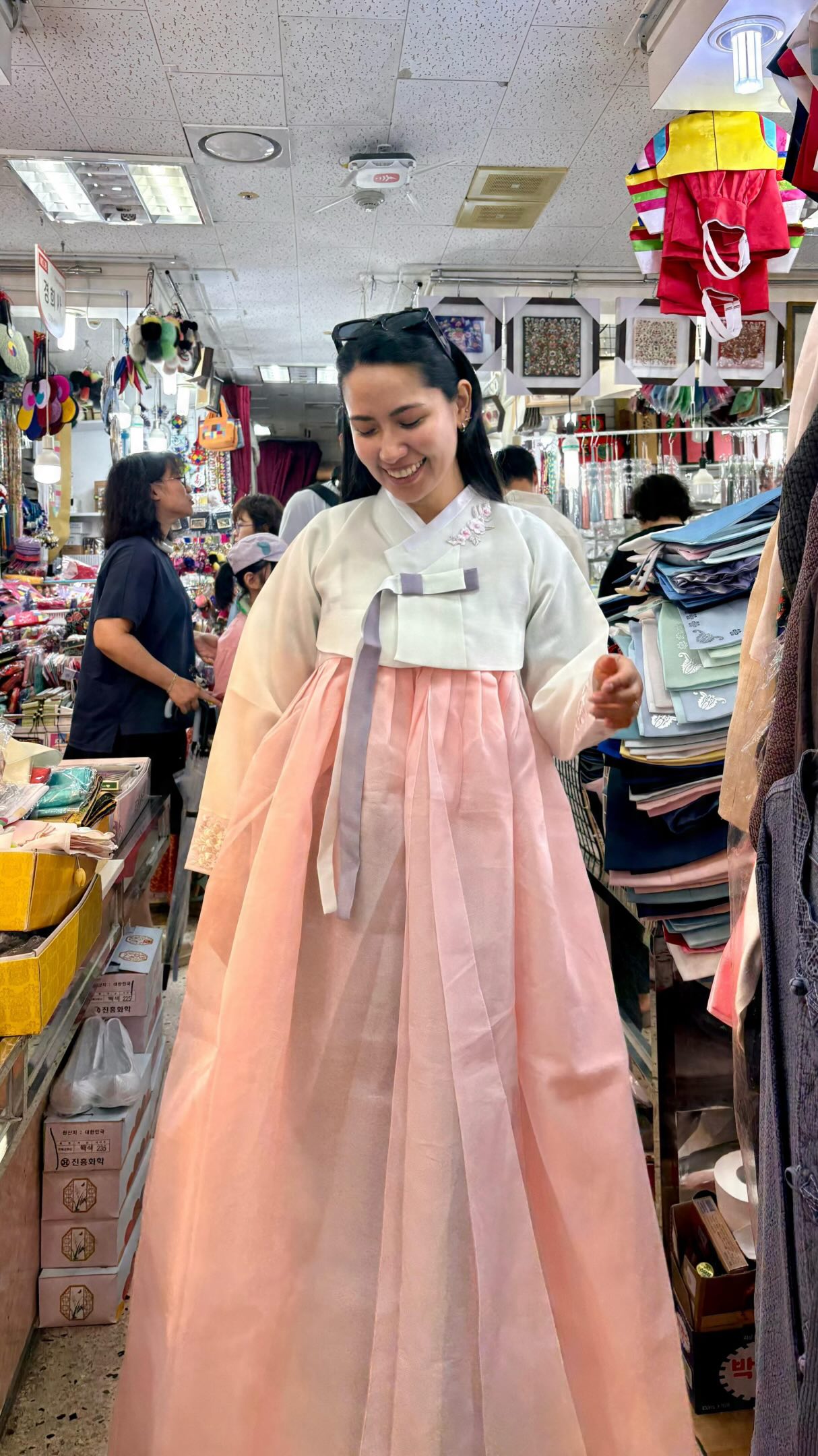 Seoul Markets Offer Diverse Food and Shopping