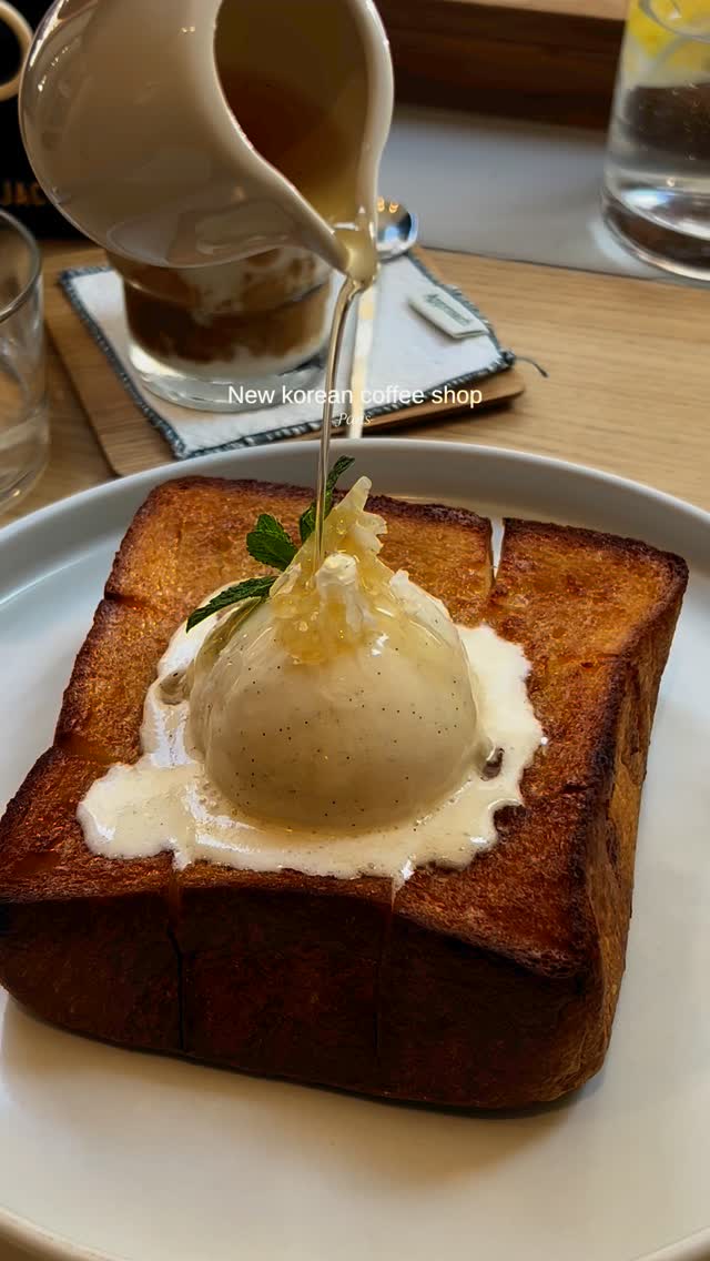 Parisian Korean Coffee Shop Approach Serves Honey Bread