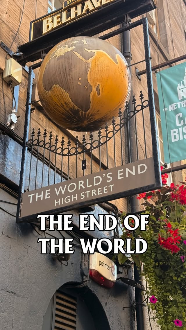 Historic Edinburgh Pubs and Closes on the Royal Mile
