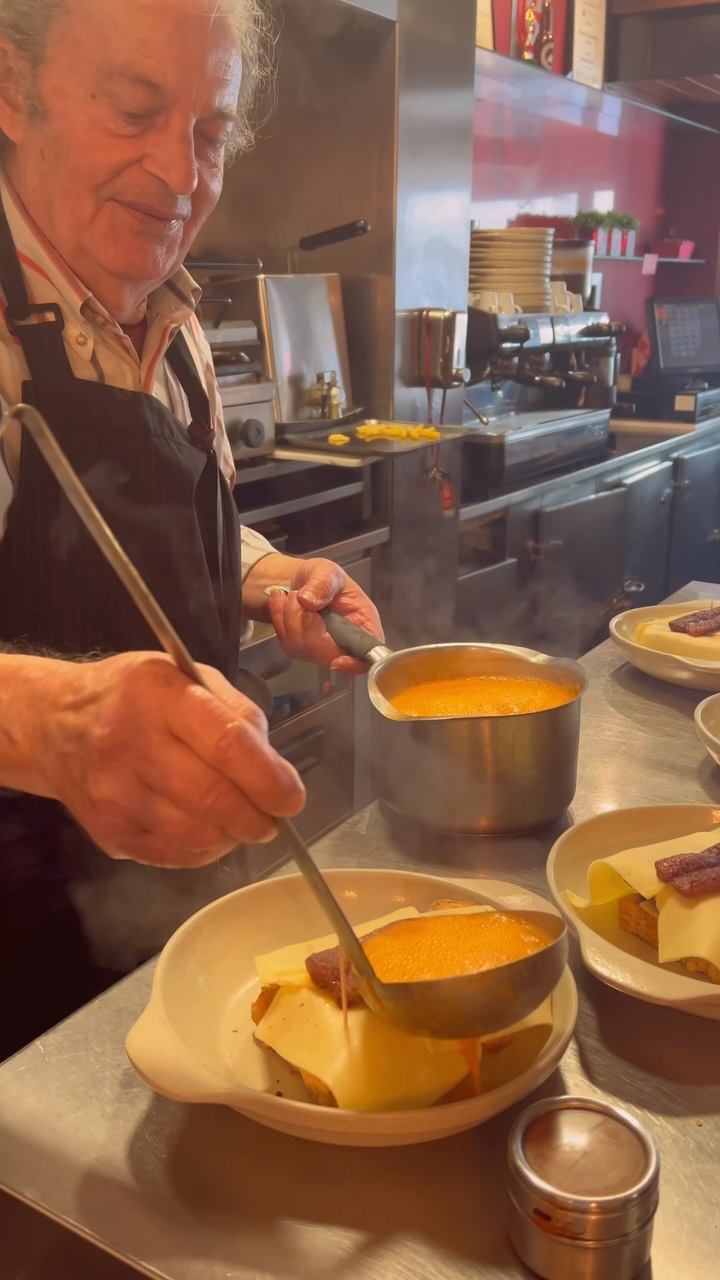 Bufete Fase: Porto's Francesinha Destination