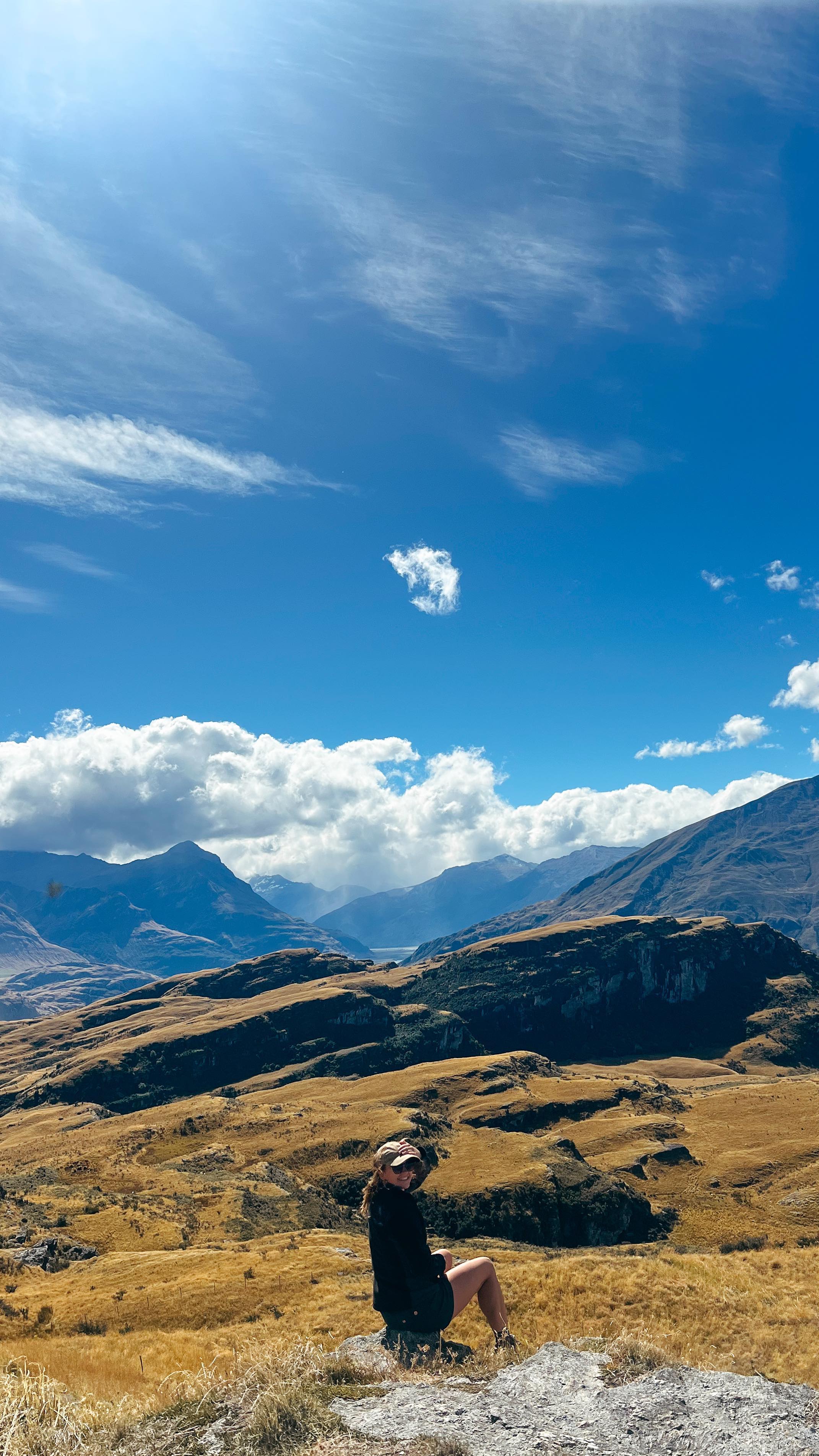Scenic New Zealand Hike To Lake Wanaka Viewpoints