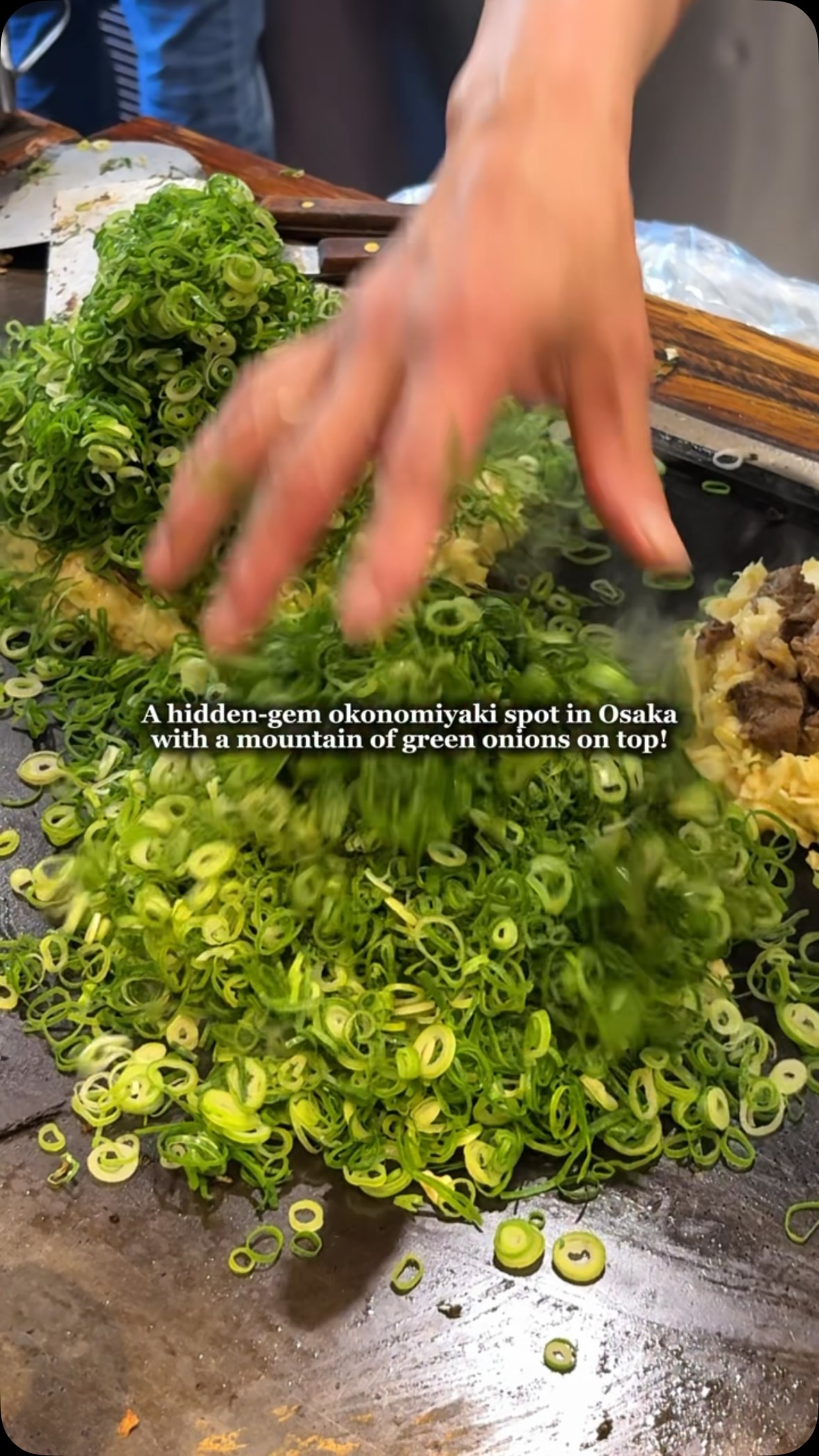 Osaka Okonomiyaki Restaurants With Green Onion Toppings