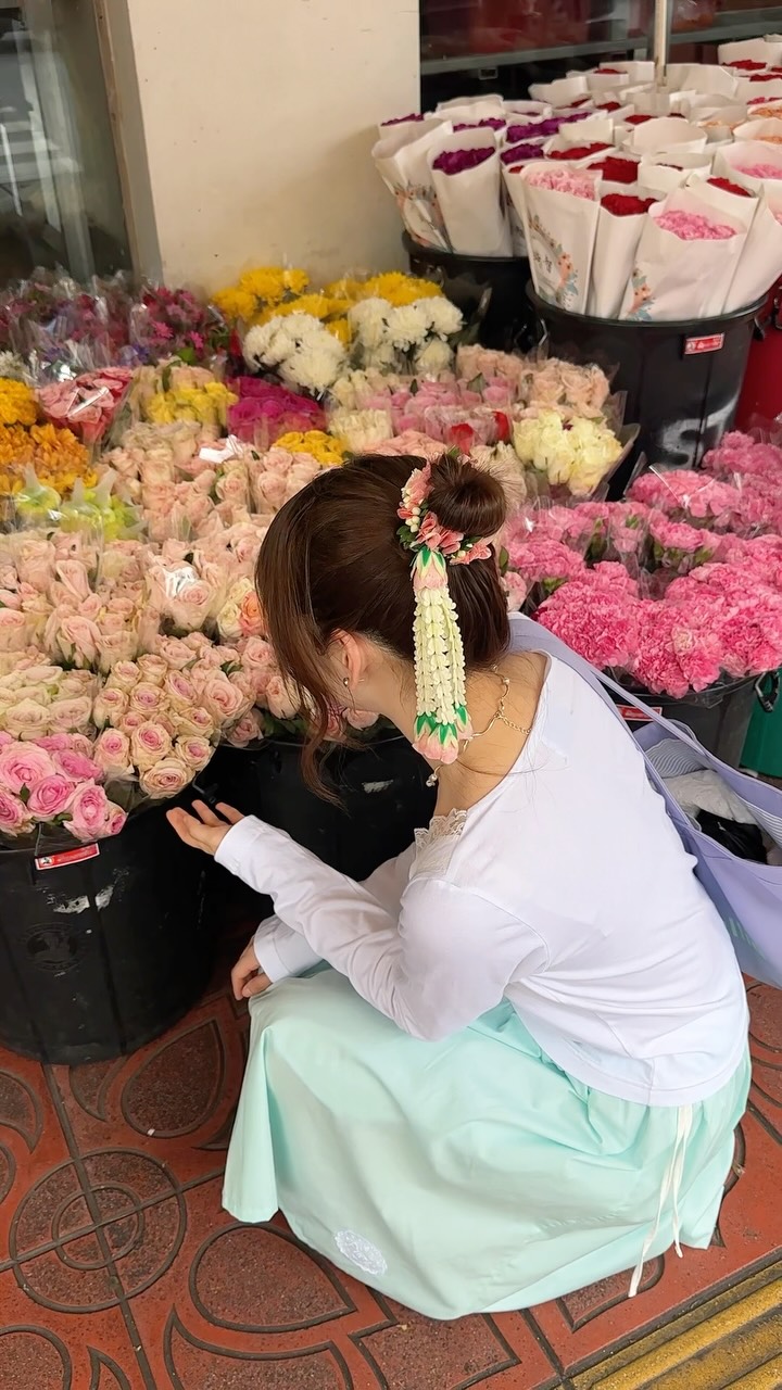 Bangkok Temples and Flower Market Delights