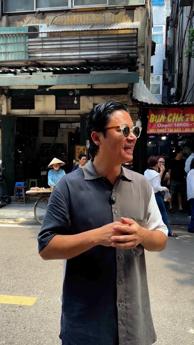 Hanoi Bun Cha Restaurant in a Narrow Lane