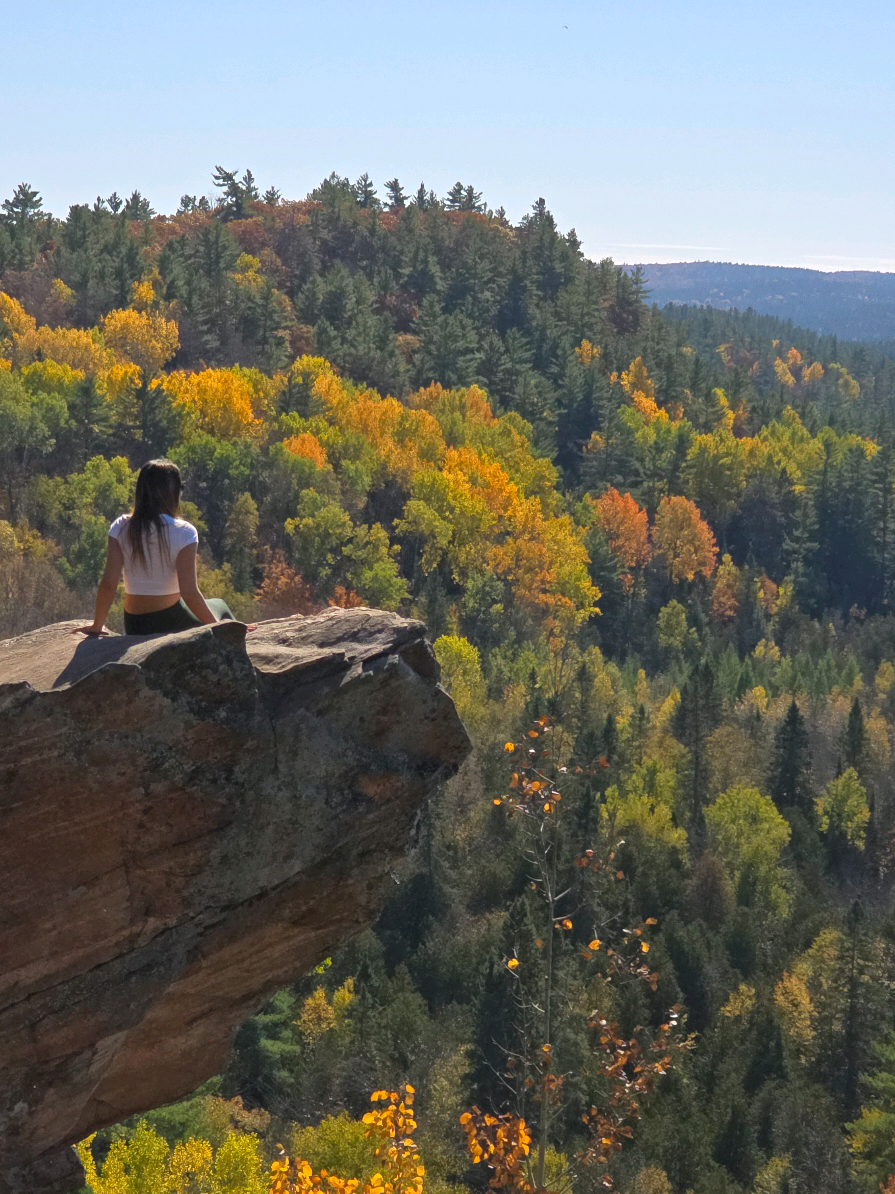 Eagle's Nest Lookout: Autumn Foliage and Easy Hike