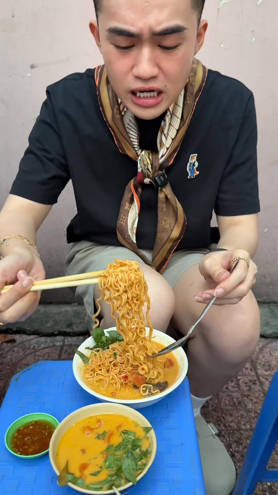 Enjoy Authentic Phá Lấu Street Food in Saigon