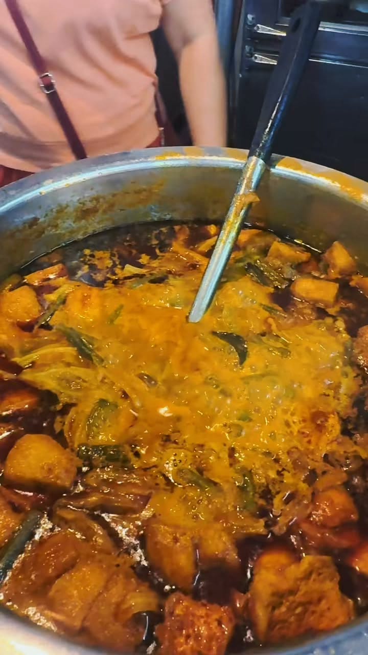 Midnight Nasi Campur Serves Diverse Malaysian Delicacies