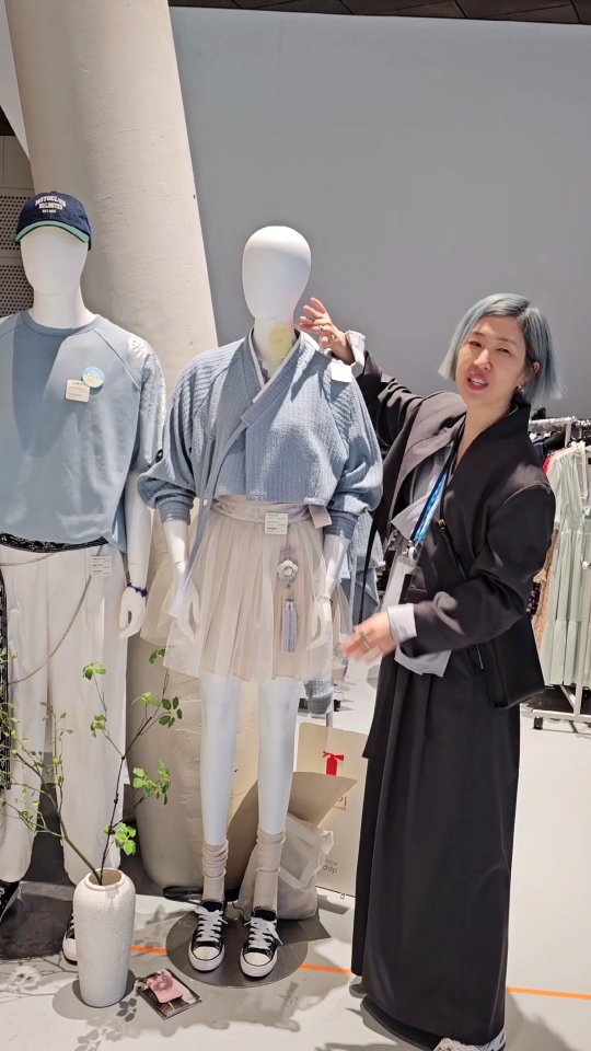 Leesle Stores Offer Hanbok Fashion
