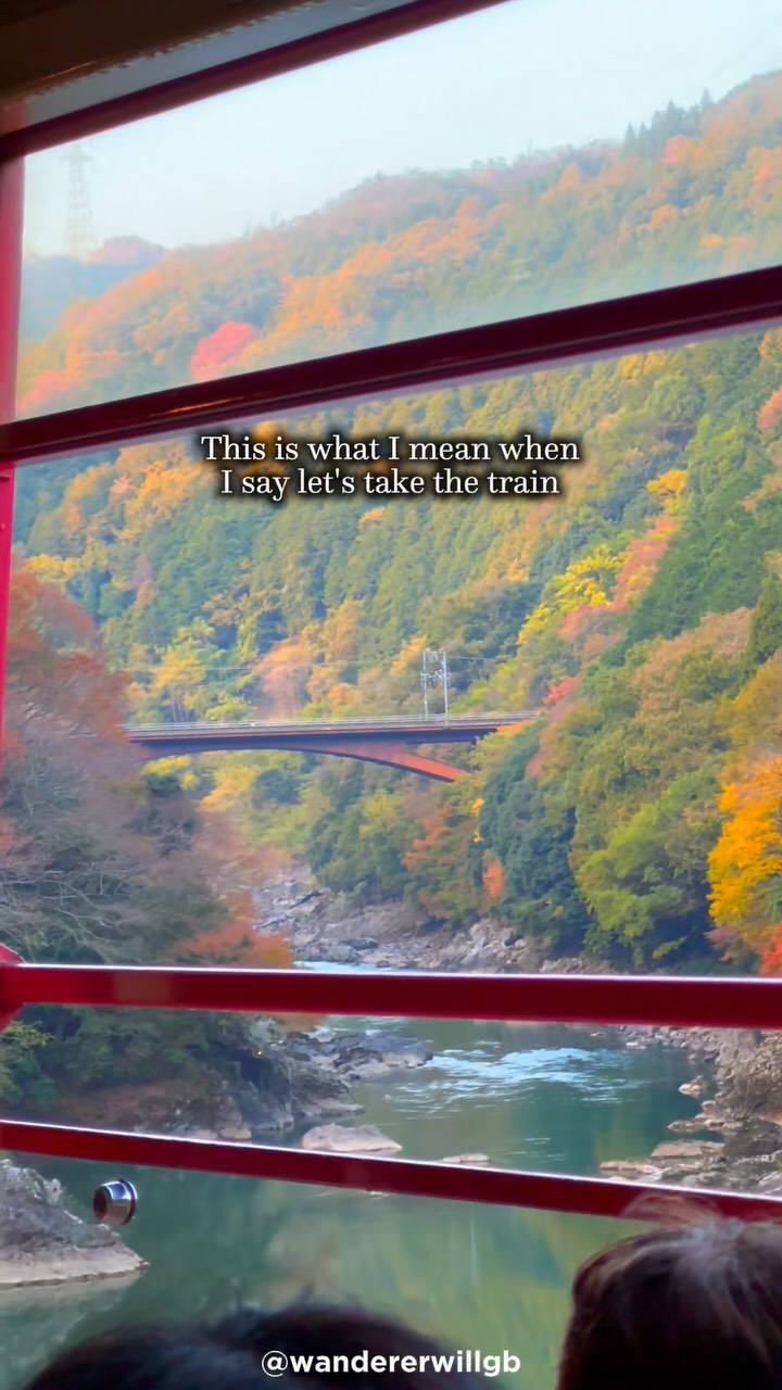 Kyoto's Autumn Scenery On The Sagano Romantic Train