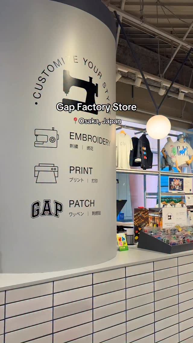 Gap Store Offers Customization At Universal CityWalk